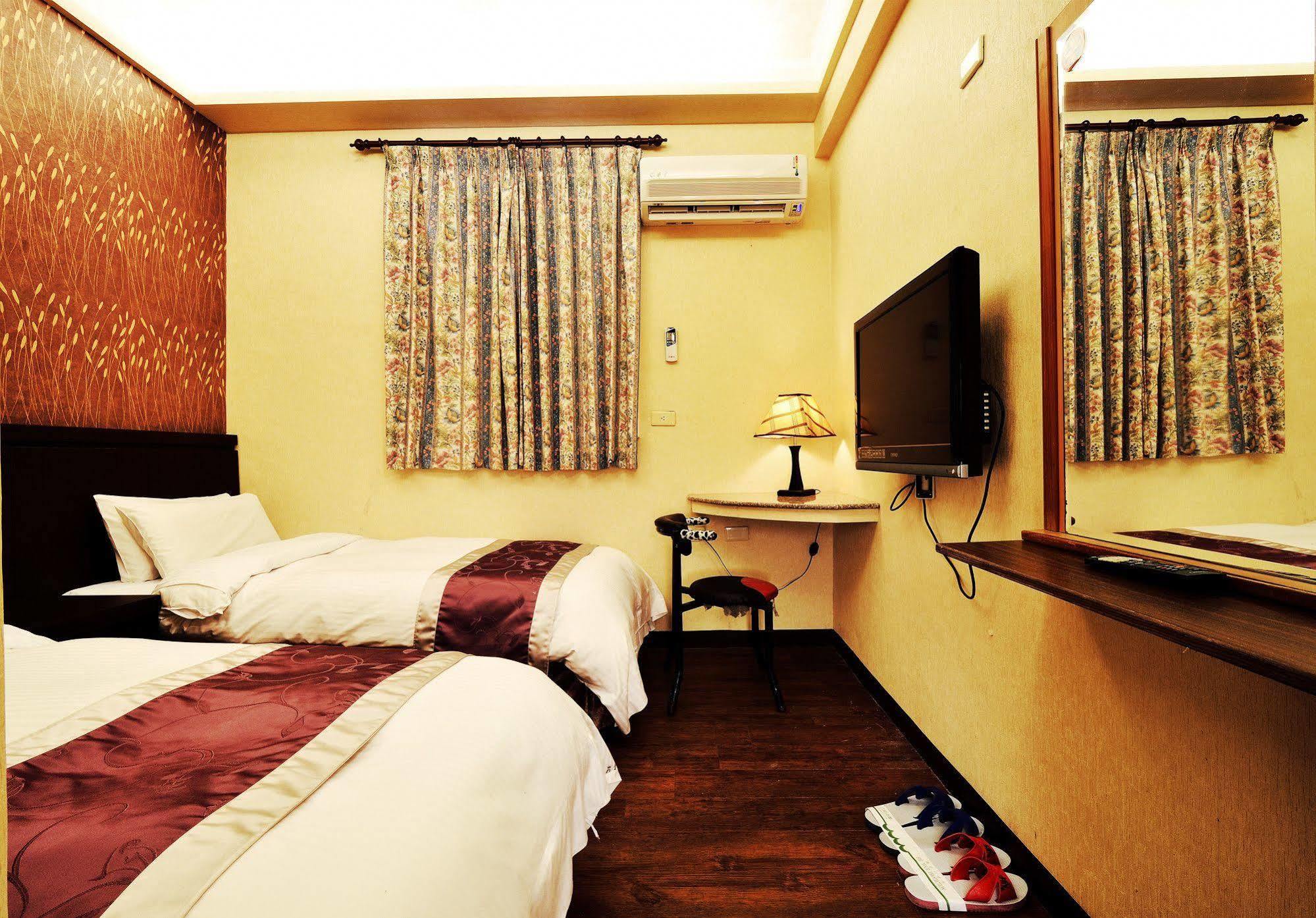 King Town Hotel Luodong Extérieur photo