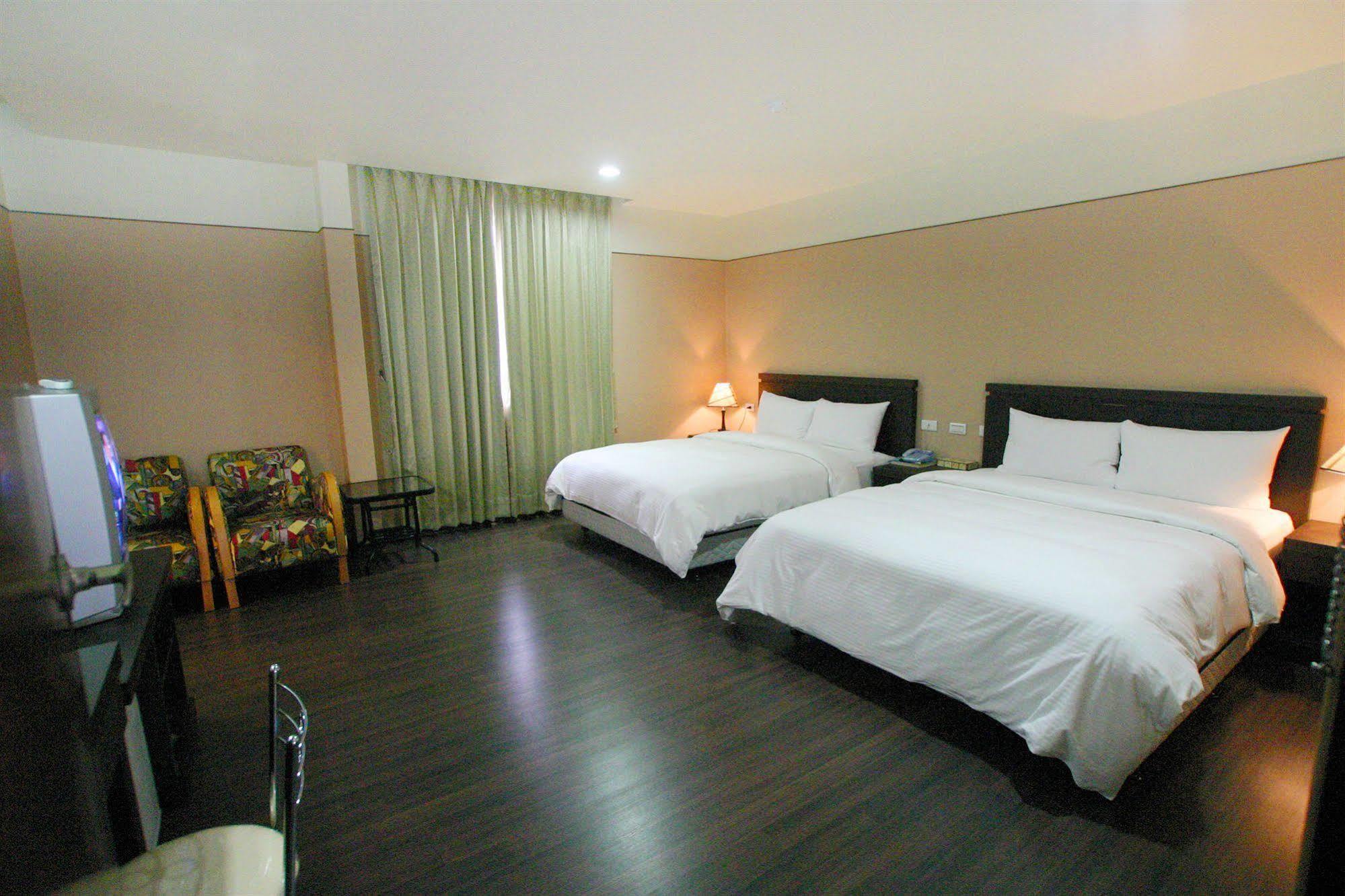 King Town Hotel Luodong Extérieur photo