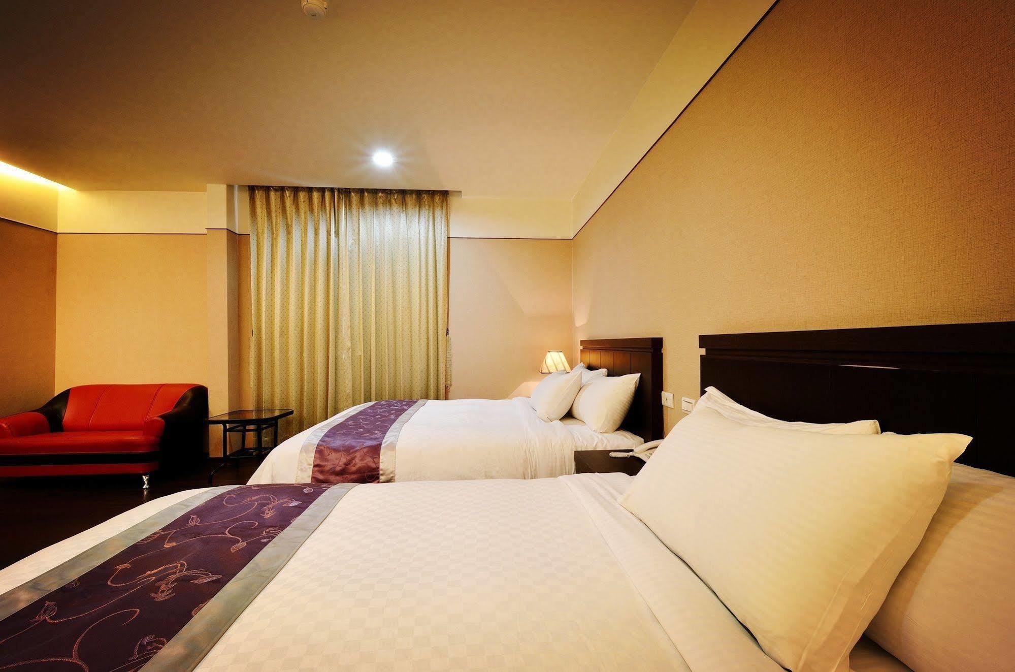 King Town Hotel Luodong Extérieur photo